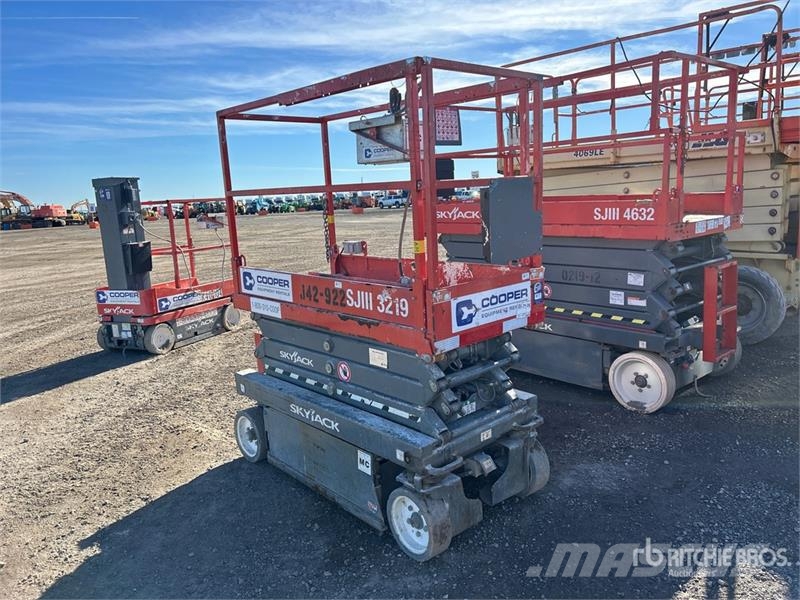 SkyJack SJIII3219 Electric Scissor Lift Šķerveida pacēlāji