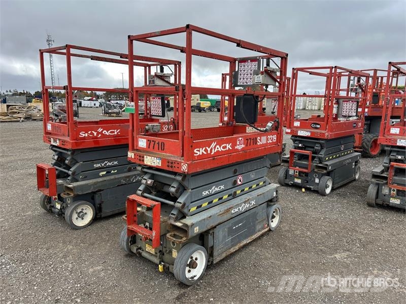 SkyJack SJIII3219 Electric Scissor Lift Šķerveida pacēlāji