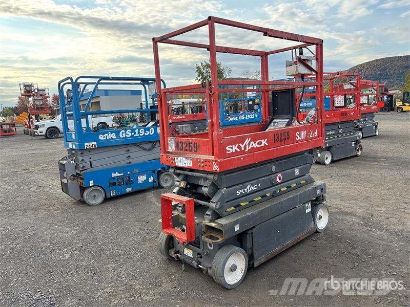 SkyJack SJIII3219 Electric Scissor Lift Šķerveida pacēlāji