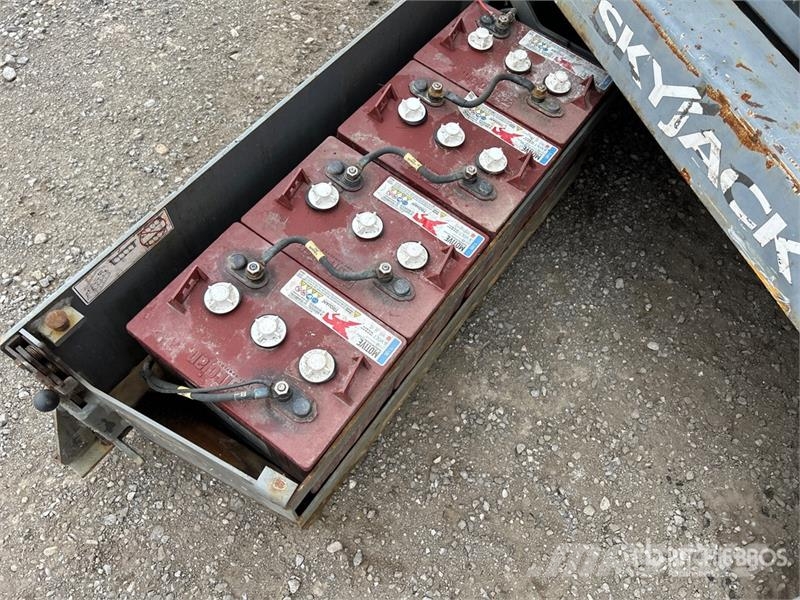 SkyJack SJIII3219 Electric Scissor Lift Šķerveida pacēlāji