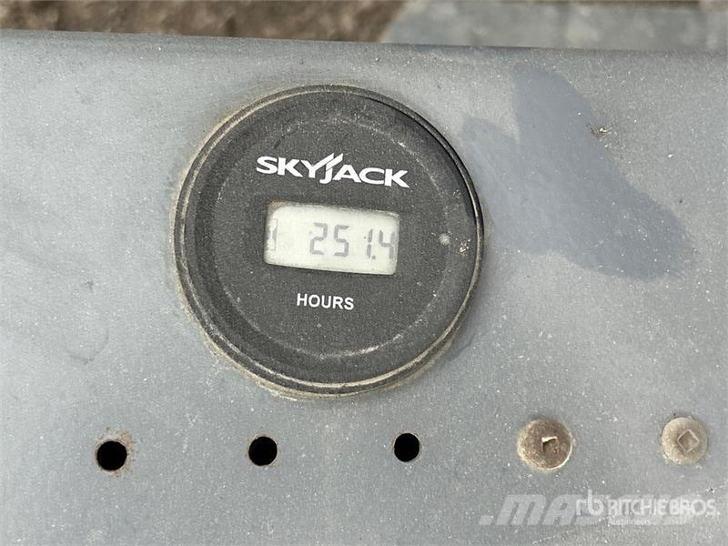 SkyJack SJIII3219 Electric Scissor Lift Scissor lifts