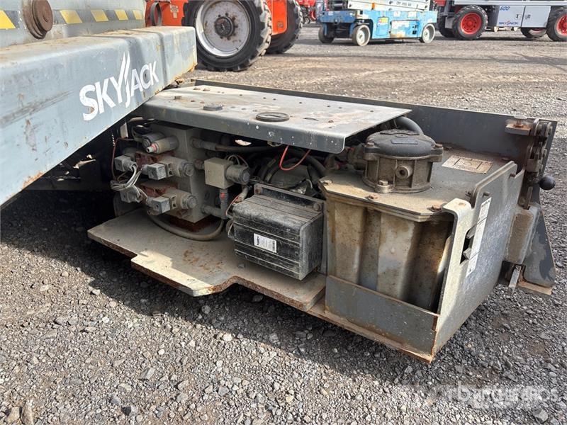 SkyJack SJIII3219 Electric Scissor Lift Šķerveida pacēlāji