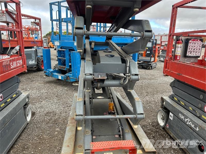 SkyJack SJIII3219 Electric Scissor Lift Šķerveida pacēlāji
