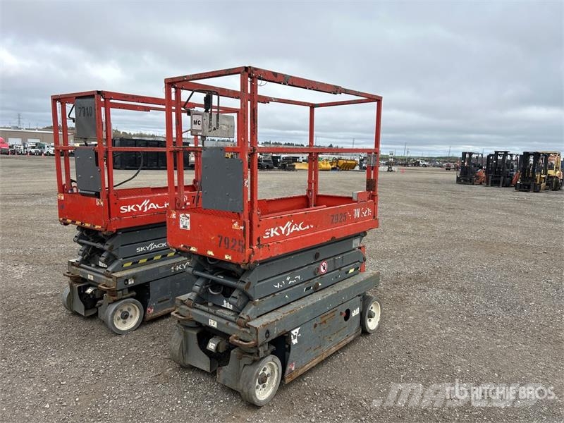 SkyJack SJIII3219 Electric Scissor Lift Šķerveida pacēlāji