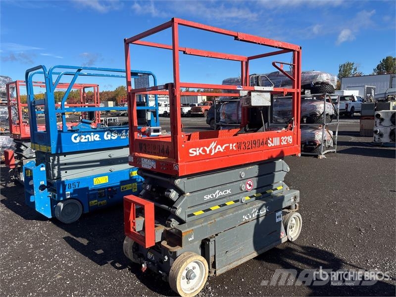 SkyJack SJIII3219 Electric Scissor Lift Šķerveida pacēlāji