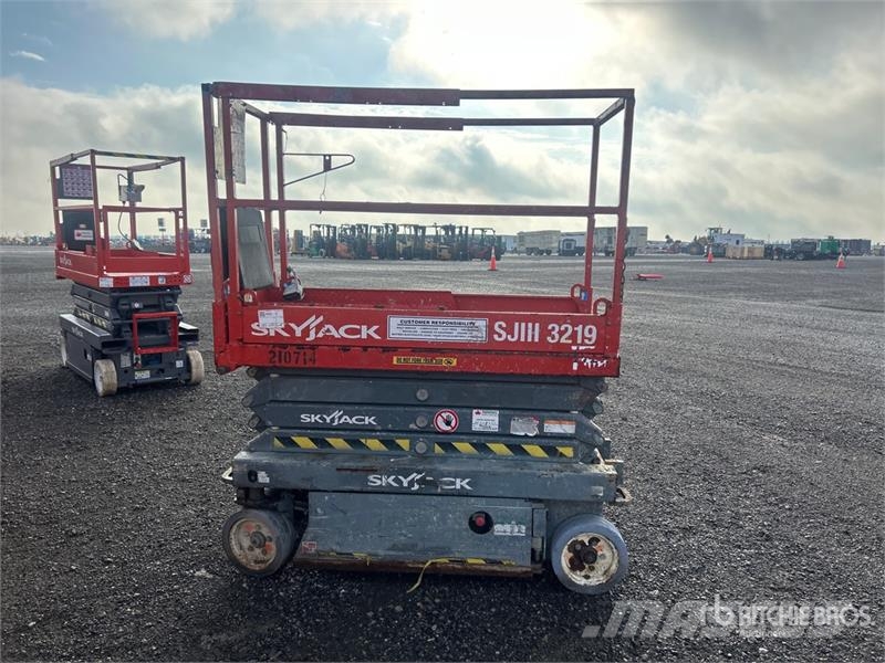SkyJack SJIII3219 Electric Scissor Lift (Inoperable) رافعات مقصية الشكل