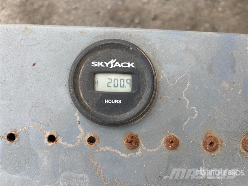 SkyJack SJIII3219 Electric Scissor Lift Šķerveida pacēlāji