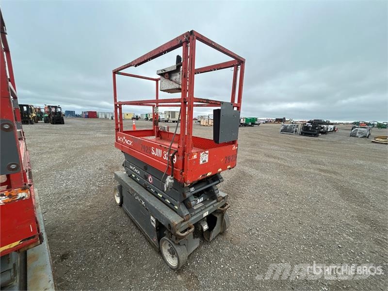 SkyJack SJIII3219 Electric Scissor Lift Šķerveida pacēlāji
