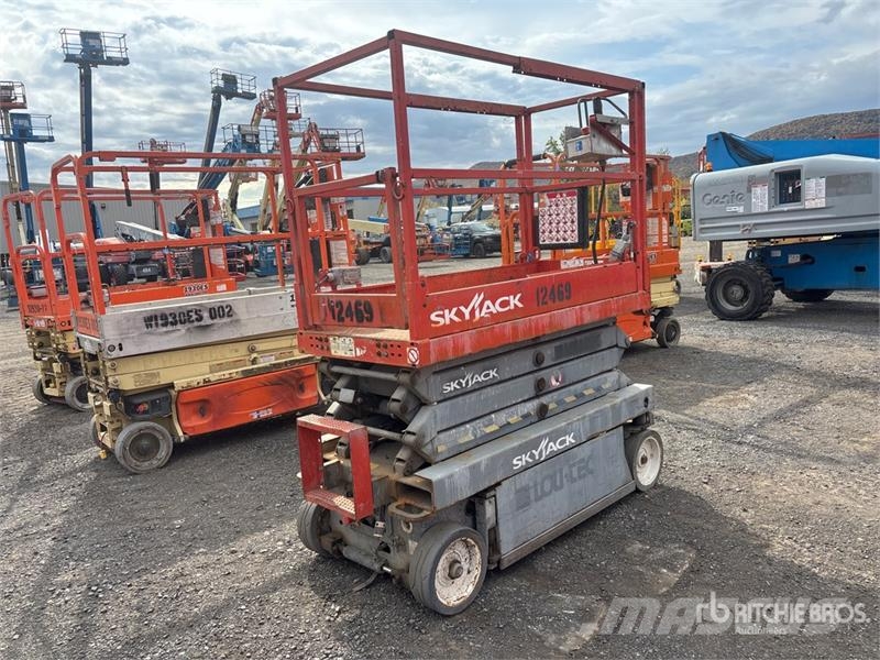 SkyJack SJIII3219 Electric Scissor Lift Šķerveida pacēlāji