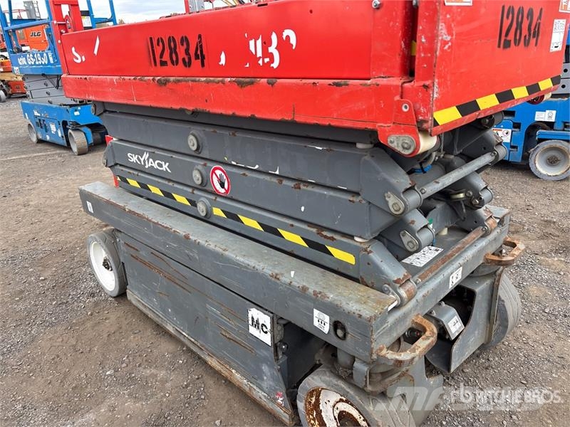 SkyJack SJIII3219 Electric Scissor Lift Šķerveida pacēlāji
