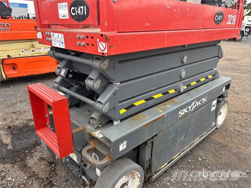 SkyJack SJIII3219 Electric Scissor Lift Šķerveida pacēlāji