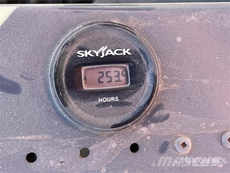 SkyJack SJIII3219 Electric Scissor Lift Šķerveida pacēlāji