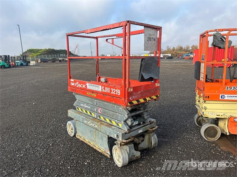 SkyJack SJIII3219 Electric Scissor Lift (Inoperable) رافعات مقصية الشكل