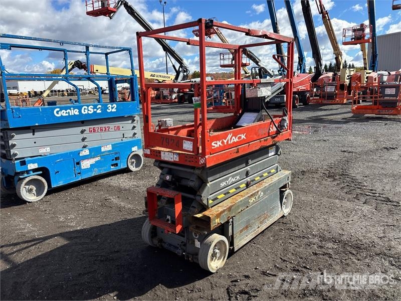 SkyJack SJIII3219 Electric Scissor Lift رافعات مقصية الشكل