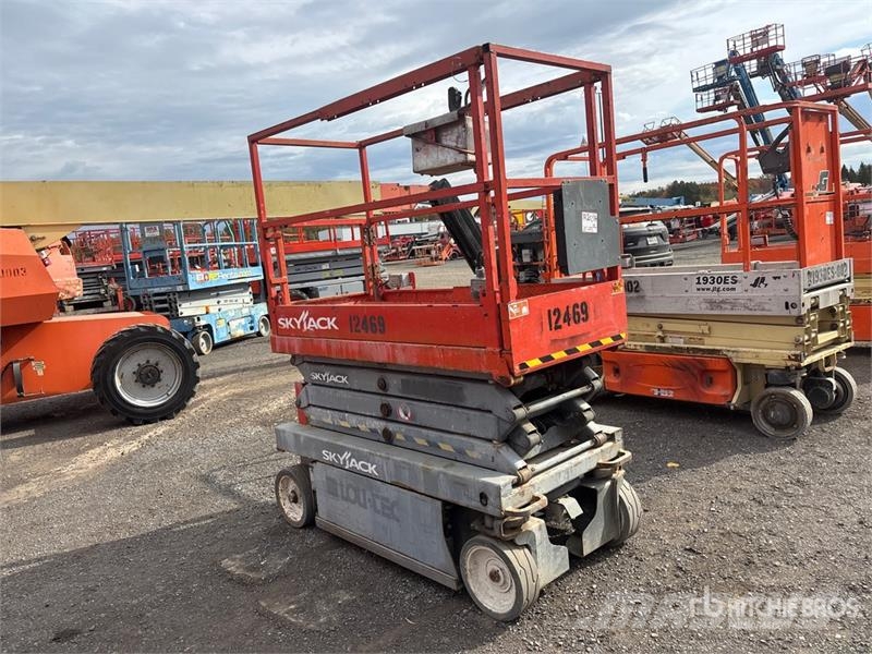 SkyJack SJIII3219 Electric Scissor Lift Šķerveida pacēlāji
