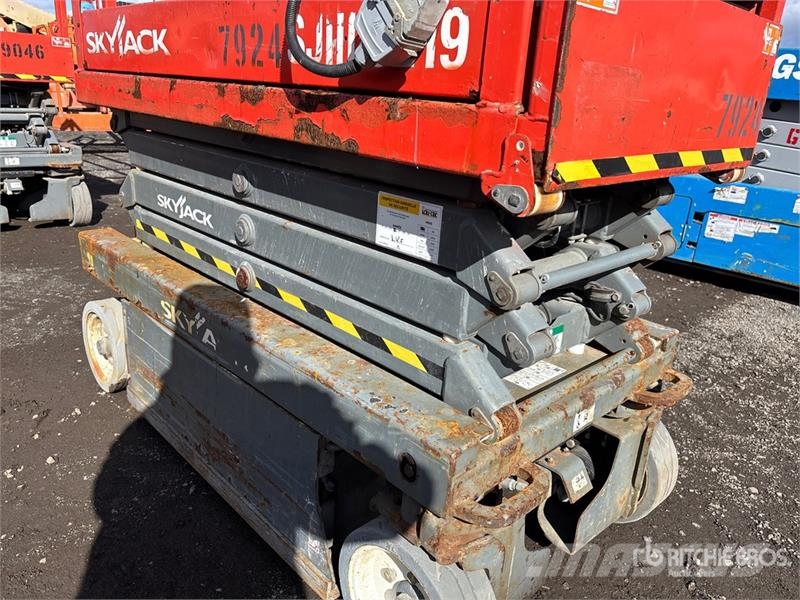 SkyJack SJIII3219 Electric Scissor Lift رافعات مقصية الشكل