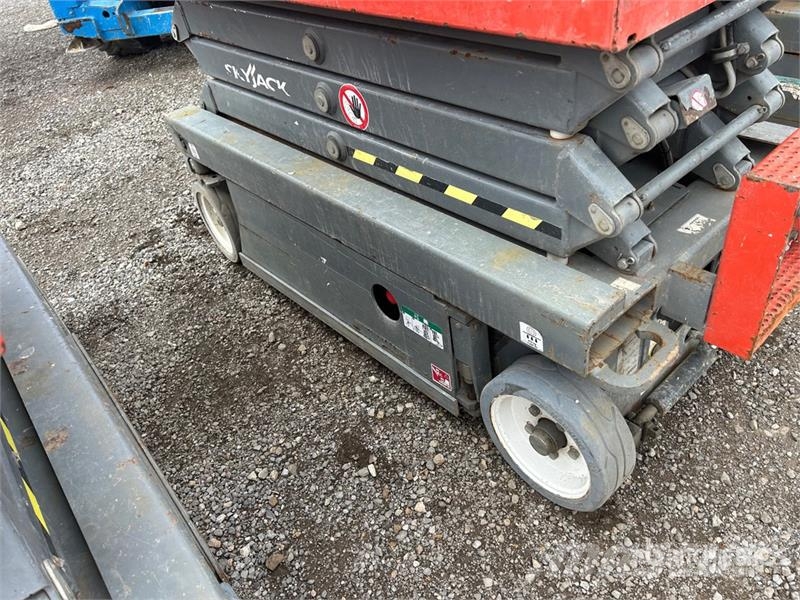 SkyJack SJIII3219 Electric Scissor Lift Šķerveida pacēlāji