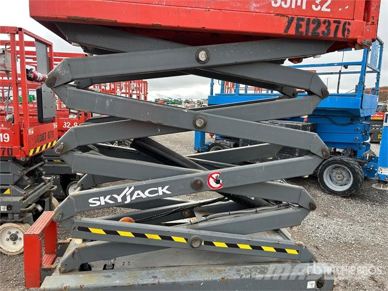 SkyJack SJIII3219 Electric Scissor Lift Šķerveida pacēlāji