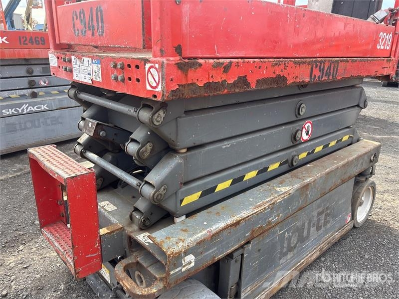 SkyJack SJIII3219 Electric Scissor Lift Šķerveida pacēlāji