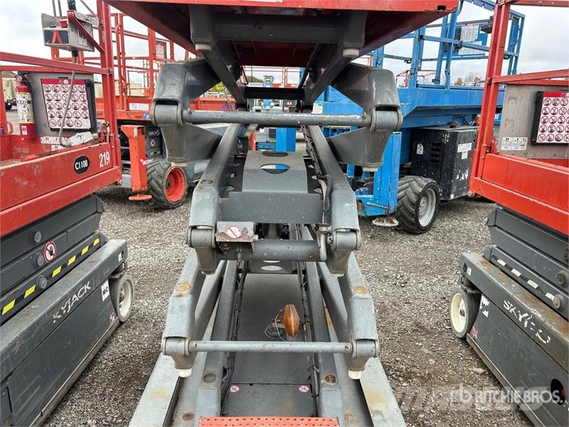 SkyJack SJIII3219 Electric Scissor Lift Šķerveida pacēlāji
