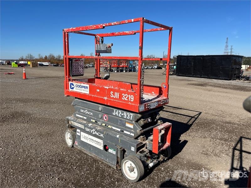 SkyJack SJIII3219 Electric Scissor Lift Šķerveida pacēlāji