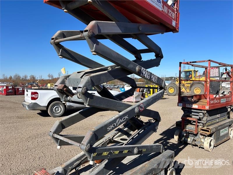 SkyJack SJIII3219 Electric Scissor Lift Šķerveida pacēlāji