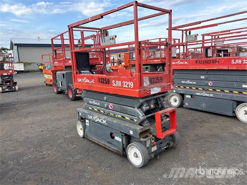 SkyJack SJIII3219 Electric Scissor Lift Šķerveida pacēlāji