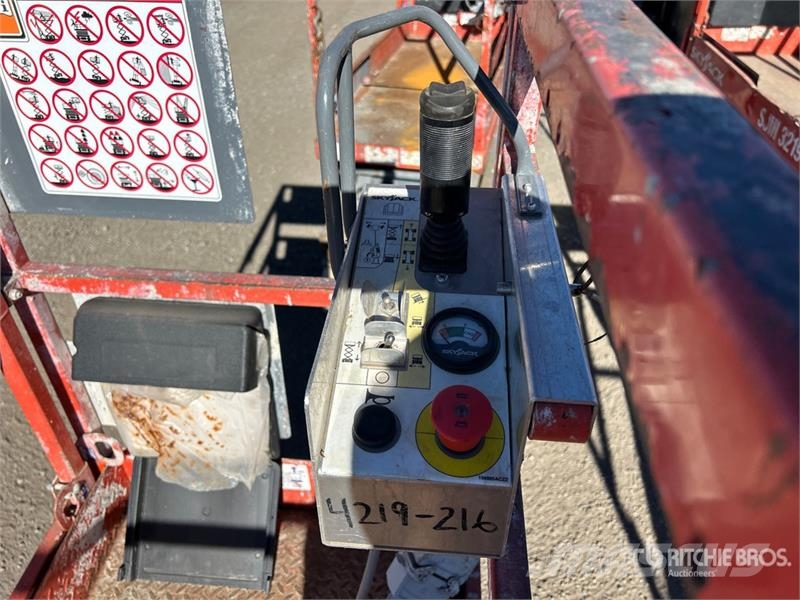 SkyJack SJIII3219 Electric Scissor Lift Šķerveida pacēlāji