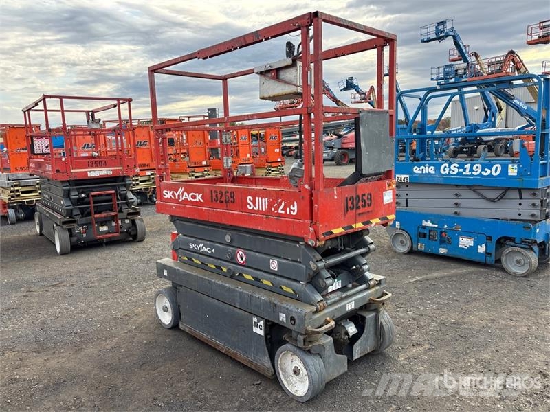 SkyJack SJIII3219 Electric Scissor Lift Šķerveida pacēlāji