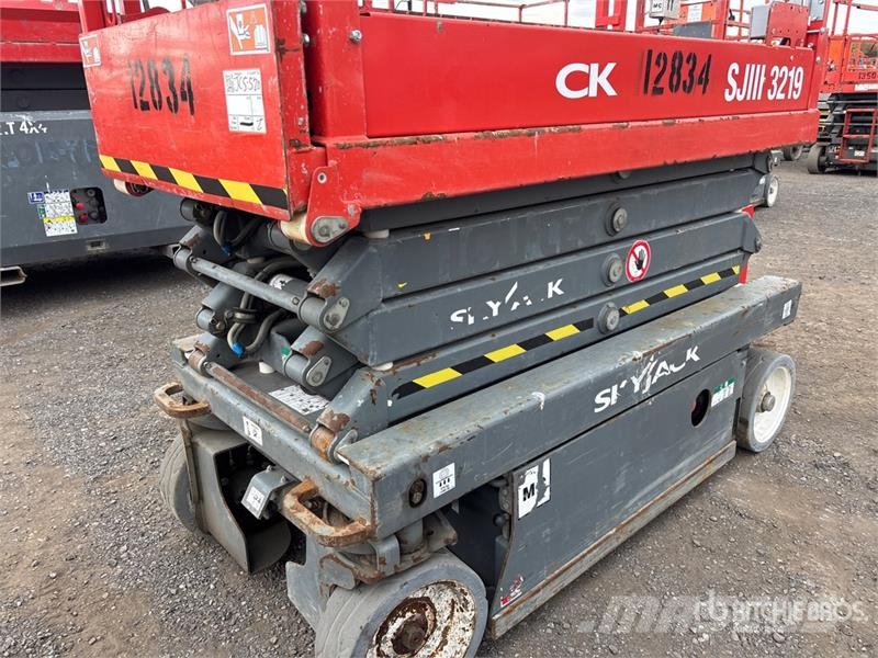SkyJack SJIII3219 Electric Scissor Lift Šķerveida pacēlāji