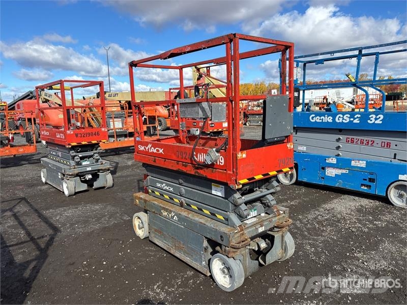 SkyJack SJIII3219 Electric Scissor Lift رافعات مقصية الشكل