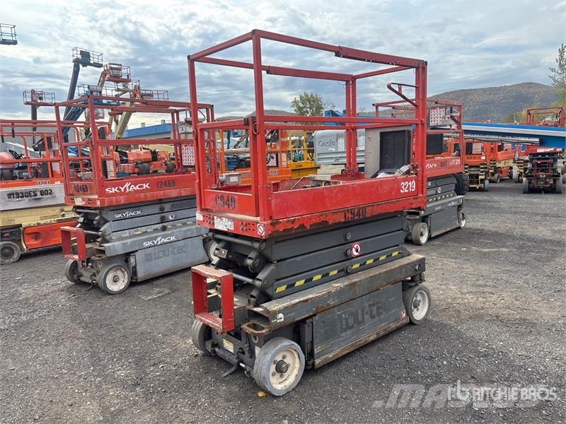 SkyJack SJIII3219 Electric Scissor Lift Šķerveida pacēlāji