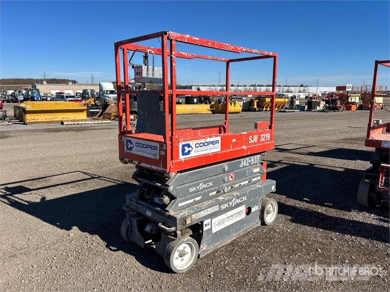 SkyJack SJIII3219 Electric Scissor Lift Šķerveida pacēlāji