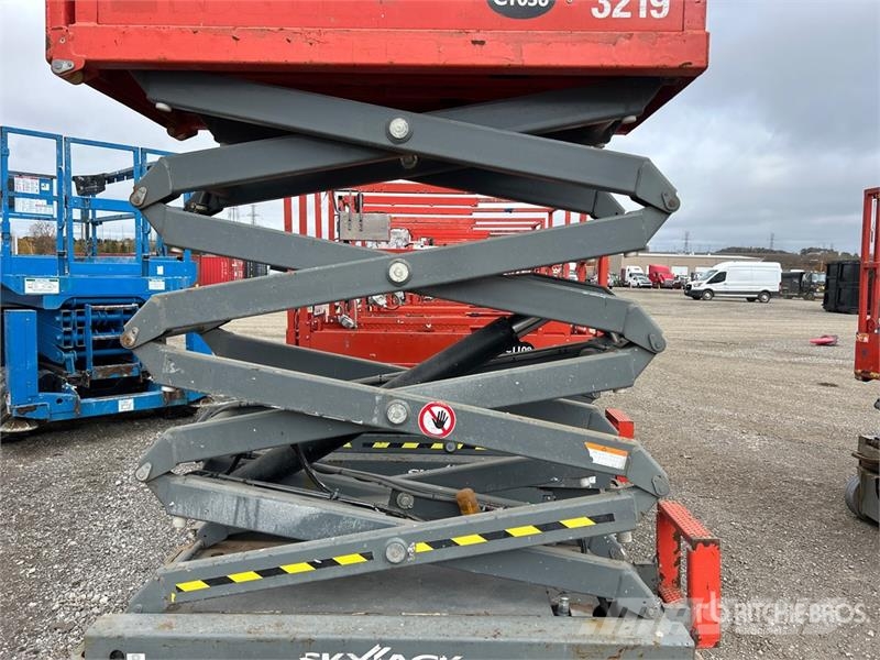 SkyJack SJIII3219 Electric Scissor Lift Šķerveida pacēlāji