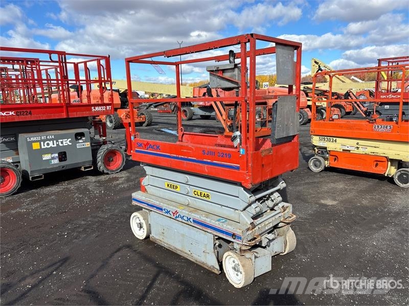 SkyJack SJIII3219 Electric Scissor Lift رافعات مقصية الشكل