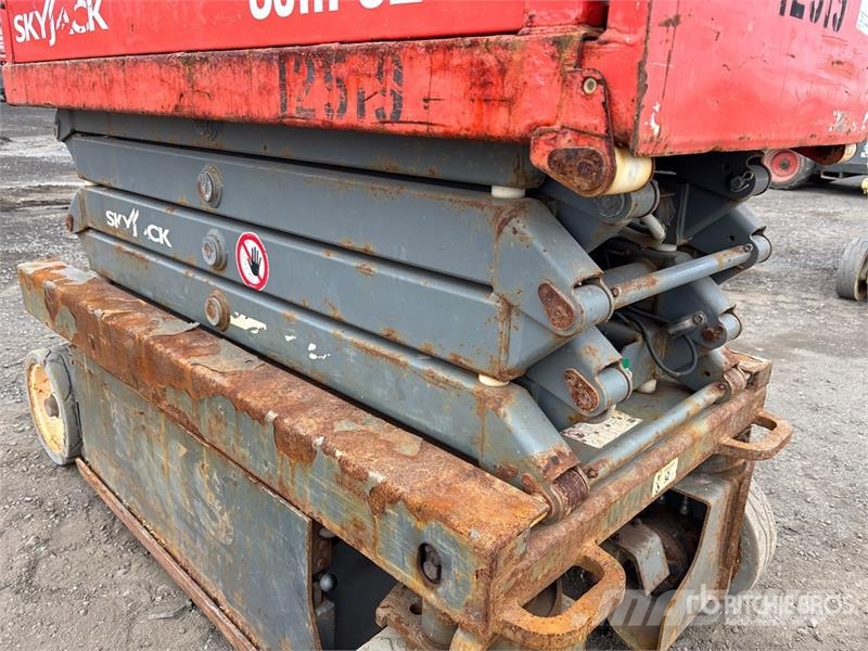 SkyJack SJIII3219 Electric Scissor Lift Šķerveida pacēlāji