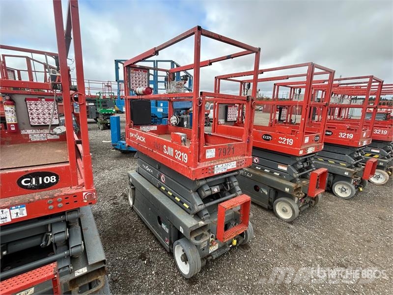 SkyJack SJIII3219 Electric Scissor Lift Šķerveida pacēlāji