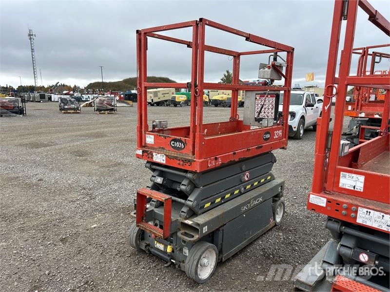 SkyJack SJIII3219 Electric Scissor Lift Šķerveida pacēlāji