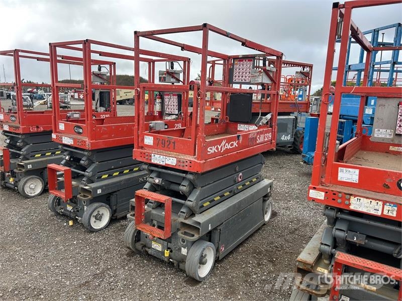 SkyJack SJIII3219 Electric Scissor Lift Šķerveida pacēlāji