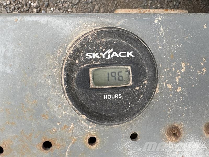 SkyJack SJIII3219 Electric Scissor Lift Šķerveida pacēlāji