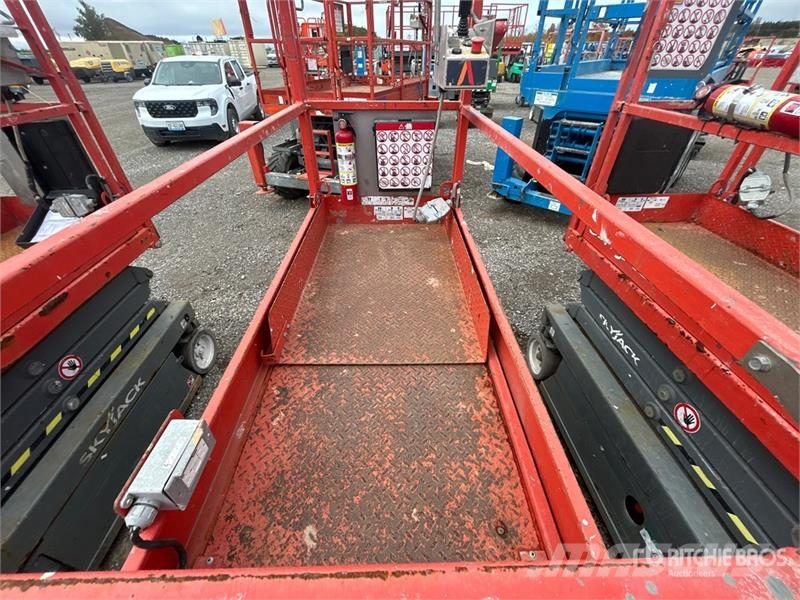 SkyJack SJIII3219 Electric Scissor Lift Šķerveida pacēlāji