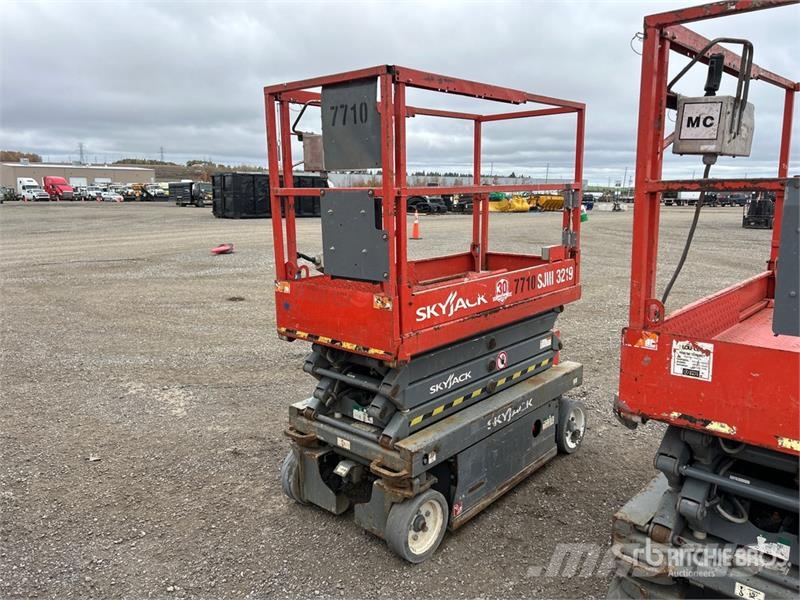 SkyJack SJIII3219 Electric Scissor Lift Šķerveida pacēlāji