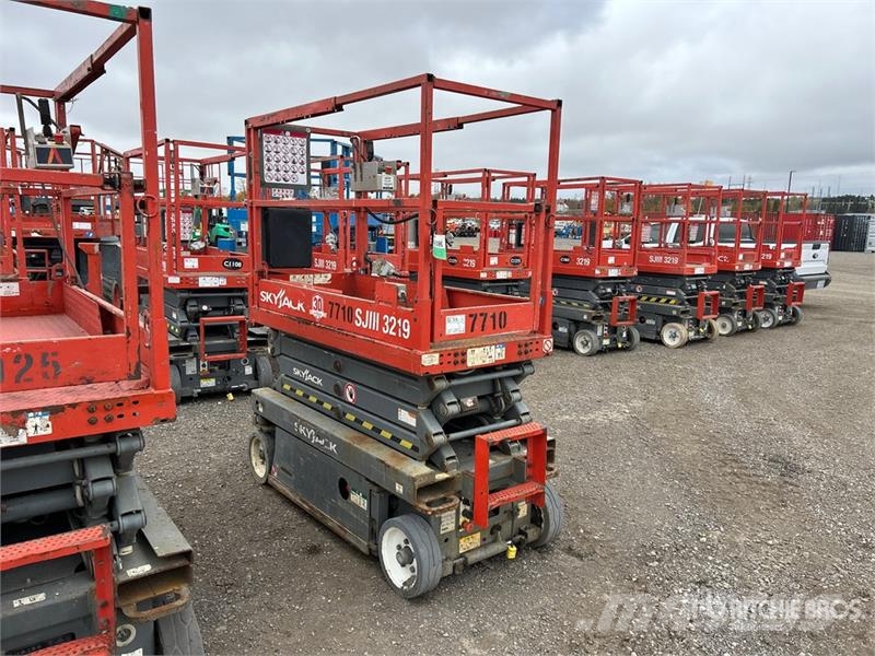 SkyJack SJIII3219 Electric Scissor Lift Šķerveida pacēlāji