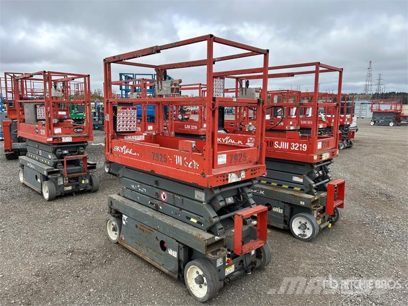 SkyJack SJIII3219 Electric Scissor Lift Šķerveida pacēlāji