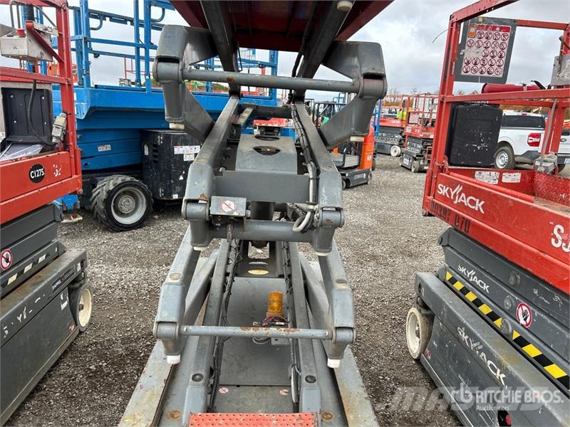 SkyJack SJIII3219 Electric Scissor Lift Šķerveida pacēlāji