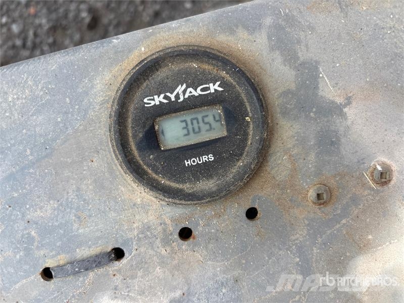 SkyJack SJIII3219 Electric Scissor Lift Šķerveida pacēlāji