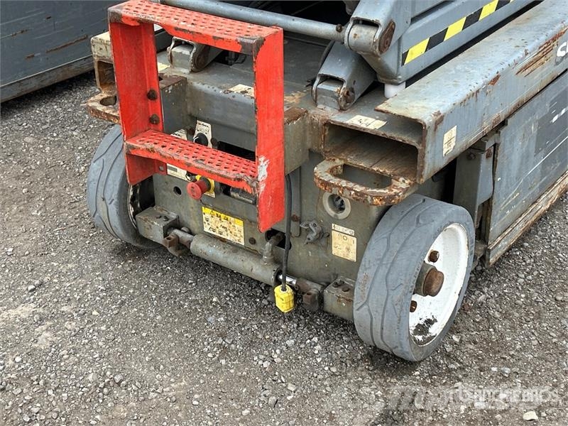 SkyJack SJIII3219 Electric Scissor Lift Šķerveida pacēlāji