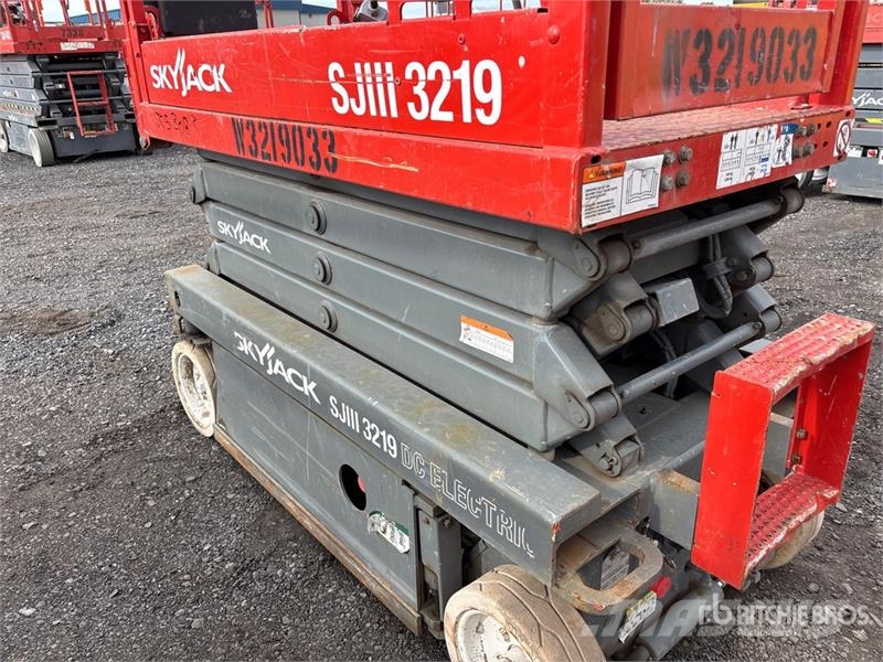 SkyJack SJIII3219 Electric Scissor Lift Šķerveida pacēlāji