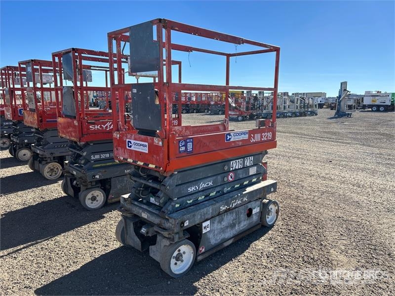SkyJack SJIII3219 Electric Scissor Lift Šķerveida pacēlāji