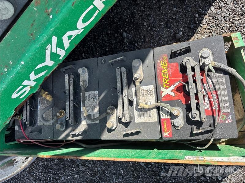 SkyJack SJIII3219 Scissor Lift رافعات مقصية الشكل